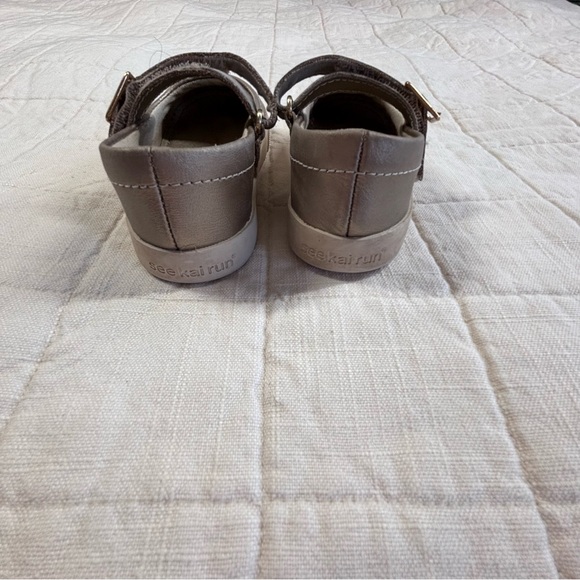 See Kai Run Lucia Gold Mary Jane Leather Toddler Shoe Size 6 - Picture 2 of 8